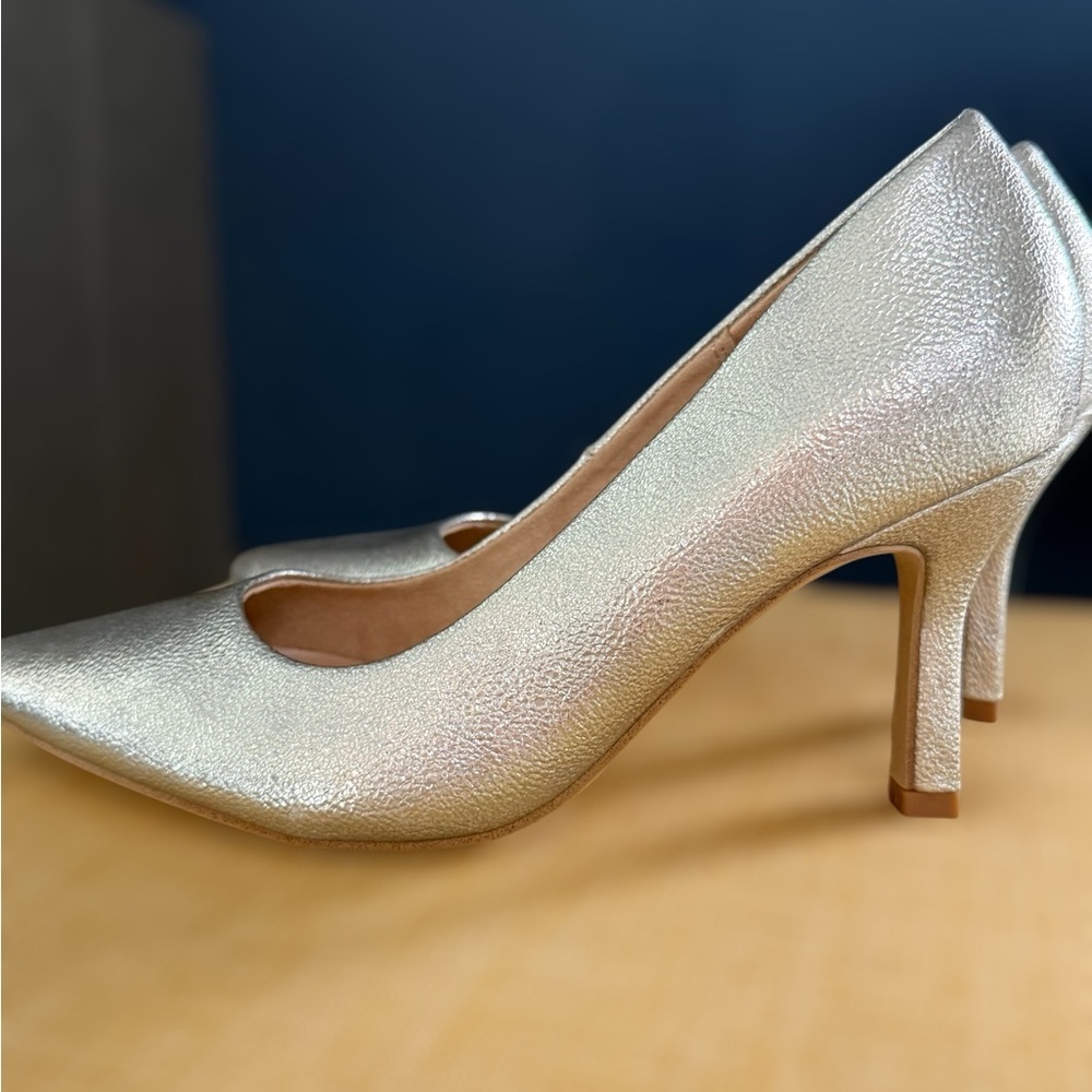 A New Day sz6 Elegant Silver Women's ๐ heels - Picture 2 of 7